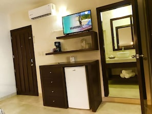 Classic Ocean Front | Minibar, in-room safe, individually decorated, individually furnished