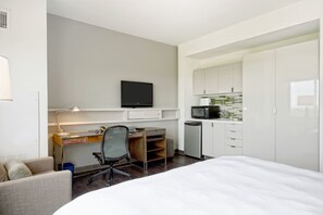 Fridge, microwave, dishwasher, coffee/tea maker