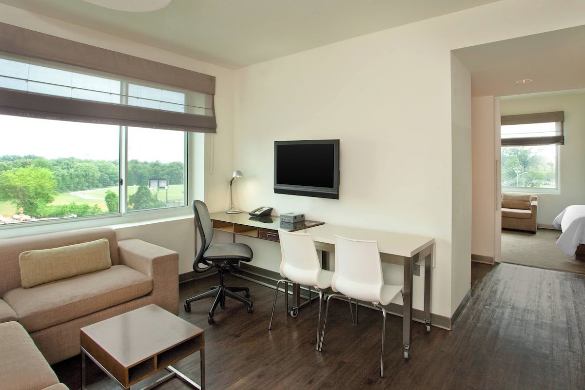 Executive-Suite, 1 King-Bett und Schlafsofa | 1 Schlafzimmer, hochwertige Bettwaren, Daunenbettdecken