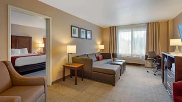 Premium bedding, desk, iron/ironing board, free WiFi