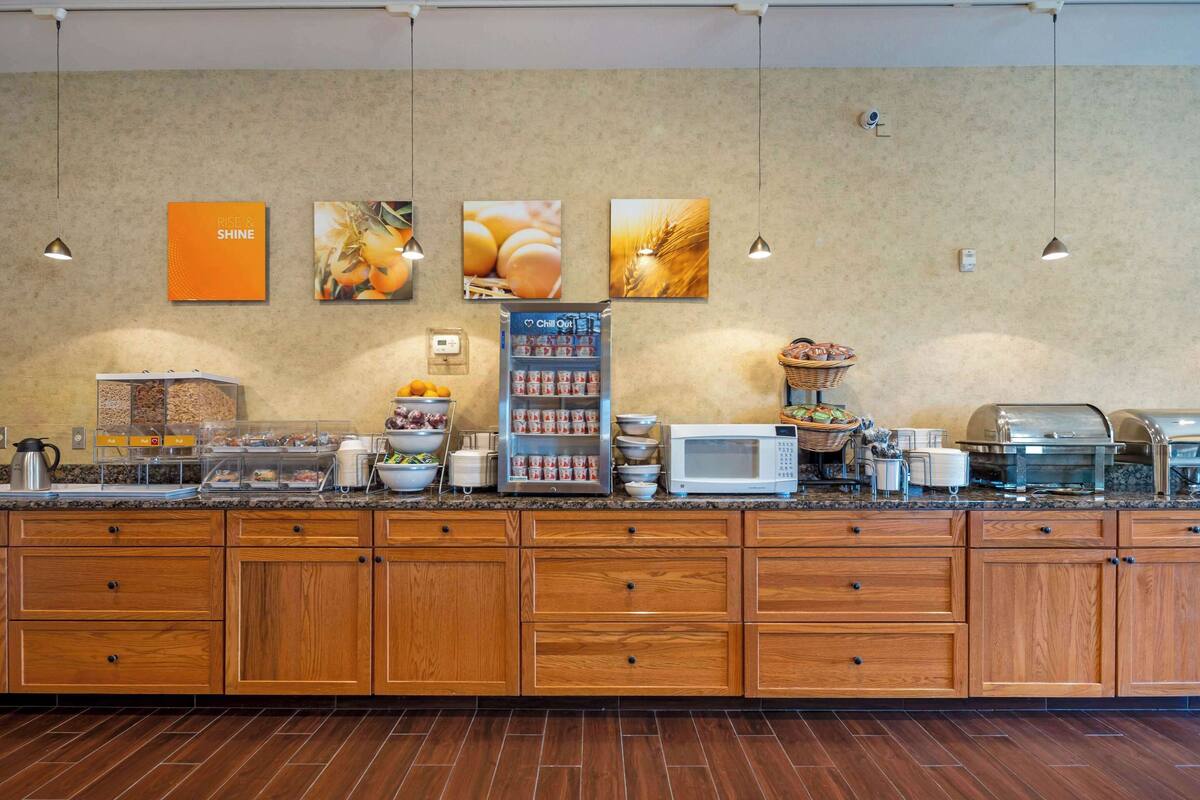 free daily self-service breakfast