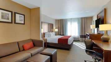 Sengetøy av topp kvalitet, skrivebord og strykejern/-brett