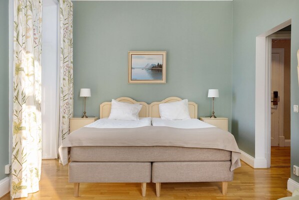 Superior Room, 1 King Bed, Non Smoking