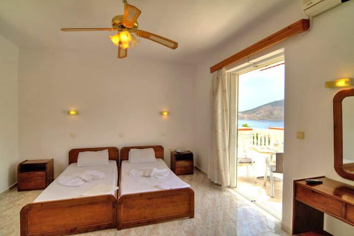 Minibar, in-room safe, iron/ironing board, free cots/infant beds