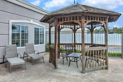 La Quinta Inn & Suites by Wyndham Tulsa Airpt / Expo Square