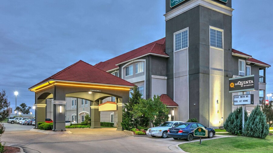 La Quinta Inn & Suites by Wyndham Tulsa Airpt / Expo Square