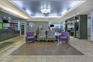 Lobby - La Quinta Inn & Suites by Wyndham Tulsa Airpt / Expo Square (Tulsa)
