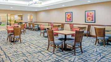 Termasuk sarapan bufet setiap hari