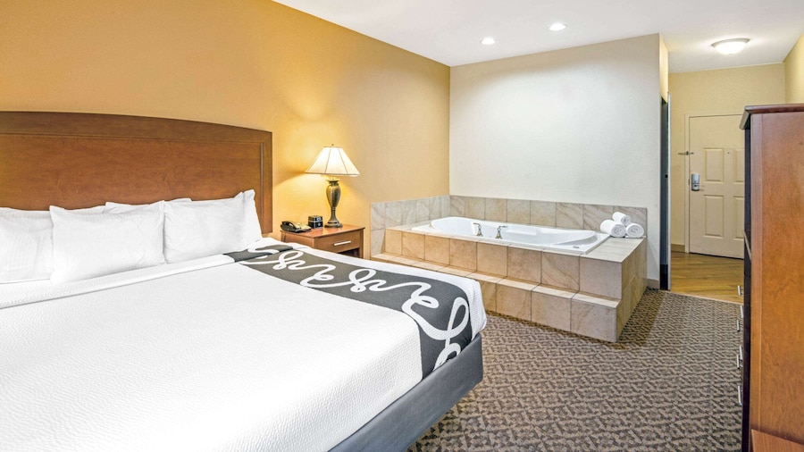 La Quinta Inn & Suites by Wyndham Lawton / Fort Sill