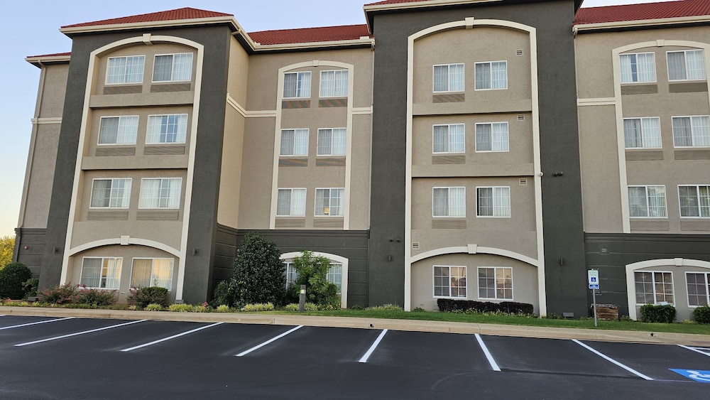 La Quinta Inn & Suites by Wyndham Lawton / Fort Sill photo 6