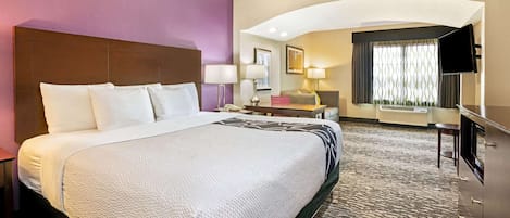 Rúmföt af bestu gerð, skrifborð, straujárn/strauborð