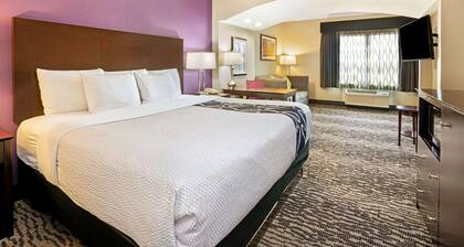 La Quinta Inn & Suites by Wyndham Houston - Magnolia