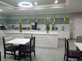 Desayuno continental incluido todos los días 