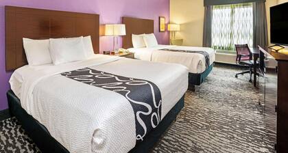 La Quinta Inn & Suites by Wyndham Houston - Magnolia
