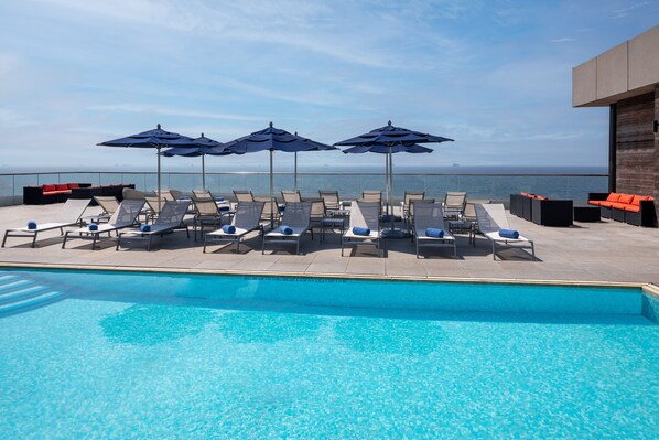 Seasonal outdoor pool, open 9:00 AM to 7 PM, sun loungers - Allegria Hotel (Long Beach)