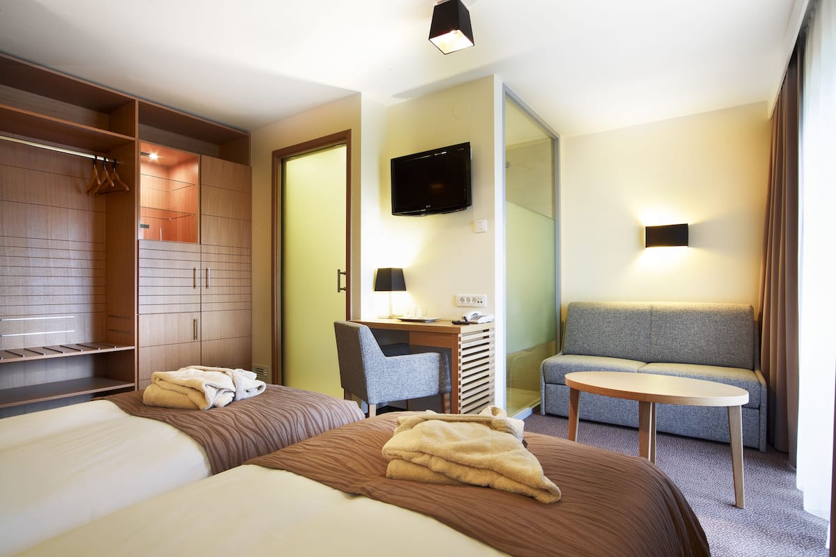 Premium bedding, minibar, in-room safe, desk