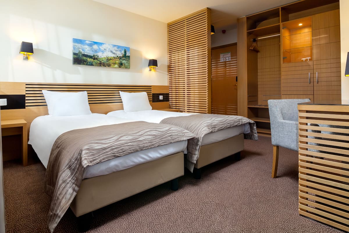 Standard Twin Room | Premium bedding, minibar, in-room safe, desk