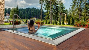Sauna, bain à remous, hammam, soins corporels, soins d'hydrothérapie
