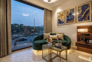 Desk, blackout curtains, free WiFi, bed sheets - Hotel Vishal Residency, Mahipalpur Near IGI Delhi Airport (New Delhi)