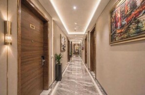 Desk, blackout curtains, free WiFi, bed sheets - Hotel Vishal Residency, Mahipalpur Near IGI Delhi Airport (New Delhi)