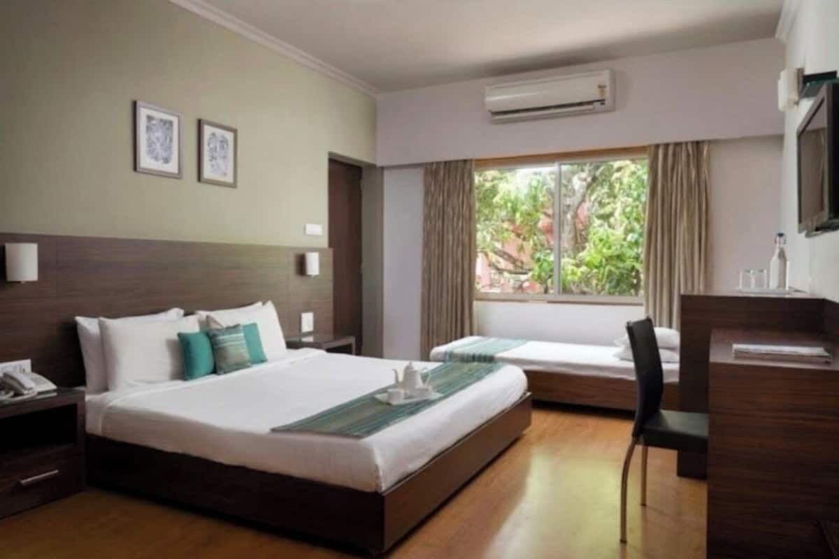 Escritorio, cortinas blackout, wifi gratis y ropa de cama