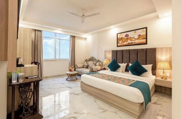 Desk, blackout curtains, rollaway beds, free WiFi - Hotel Vishal Residency, Mahipalpur Near IGI Delhi Airport (New Delhi)