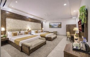 ห้องแฟมิลี่ดับเบิล, 2 ห้องนอน | โต๊ะทำงาน, ผ้าม่านกันแสง, Wi-Fi ฟ รี, ผ้าปูที่นอน