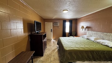 Rom, 1 kingsize-seng, røyk | Skrivebord, wi-fi (inkludert), sengetøy og vekkerklokke