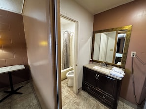 Zimmer, 1 King-Bett, Raucher | Badezimmer