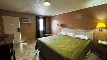 Room, 1 King Bed, Smoking | Free WiFi, alarm clocks