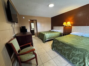 Room, 2 Katil Kelamin (Double), Smoking | Meja, Wi-fi percuma, cadar katil, jam penggera 