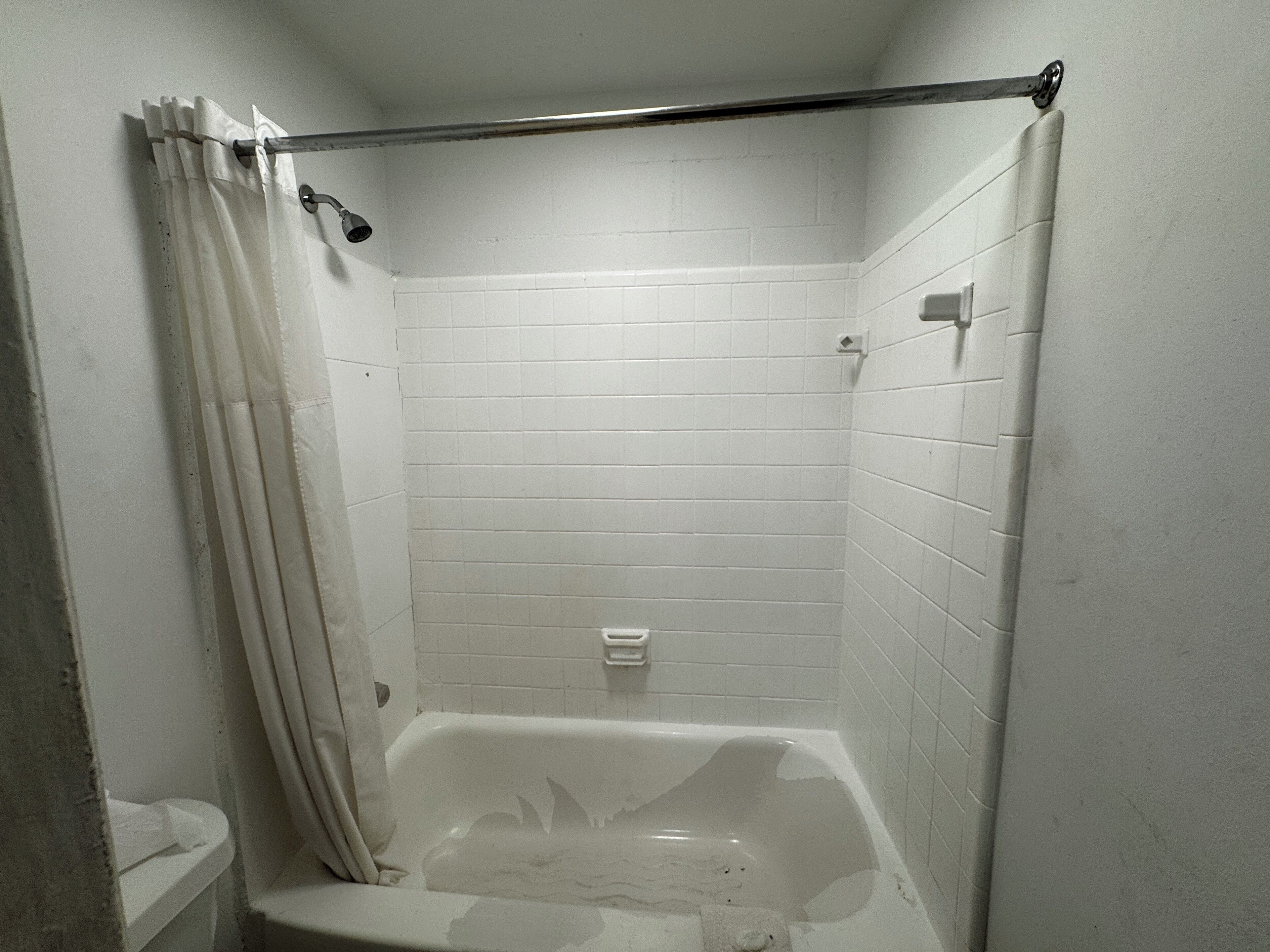 客房, 2 張標準雙人床, 吸煙房 | 浴室 | 免費盥洗用品、毛巾