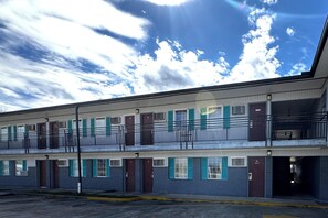 Front of property - Briarwood Motel Near Valdosta University I 75 (Valdosta)