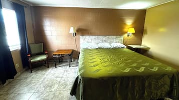 Room, 1 King Bed, Smoking
