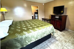 Habitación, 1 cama King size, para fumadores | Escritorio, wifi gratis, ropa de cama y despertador