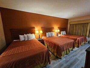 Desk, iron/ironing board, free WiFi, bed sheets - Budgetel Inn & Suites (Hearne)