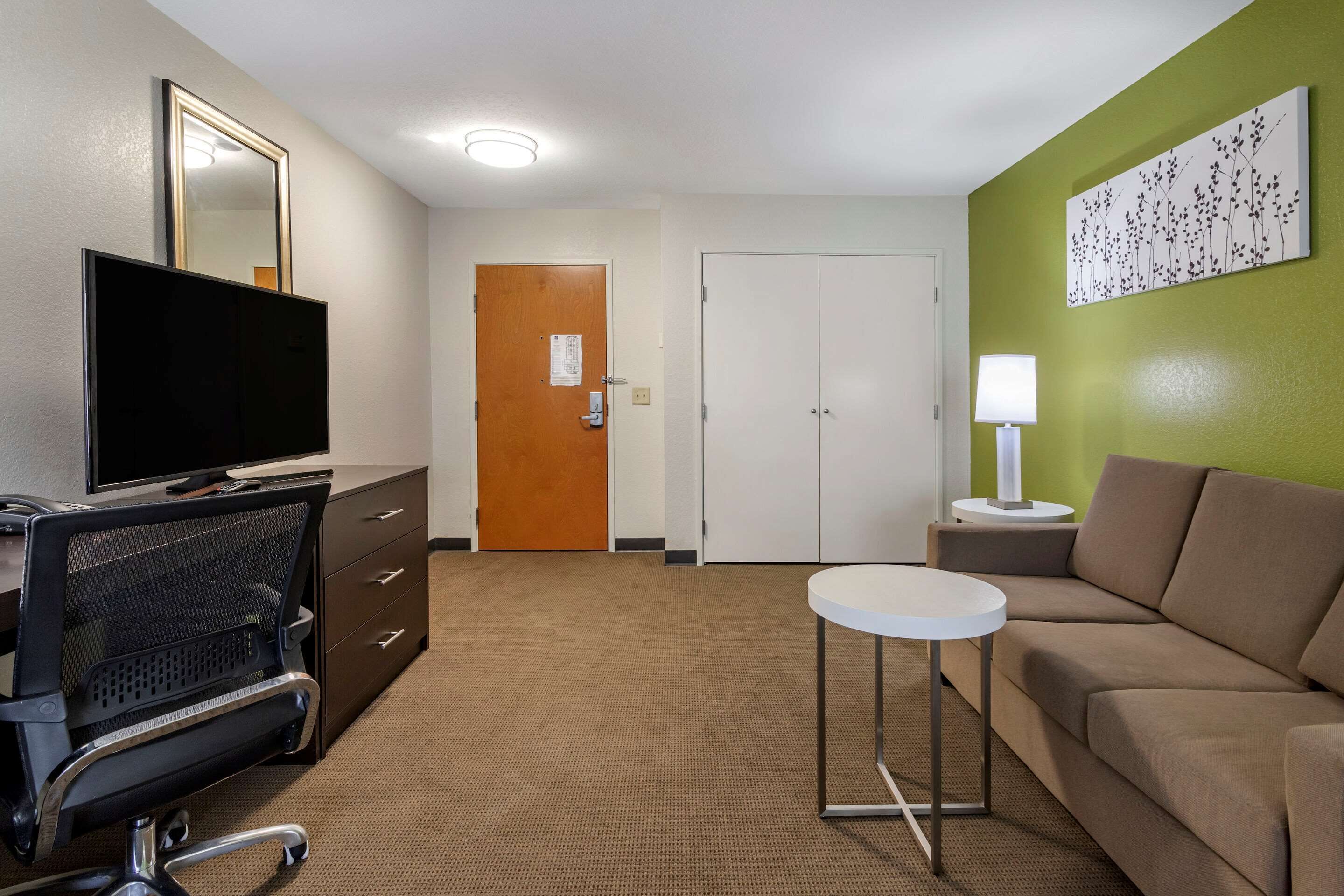 pillow-top beds, desk, iron/ironing board, free wifi