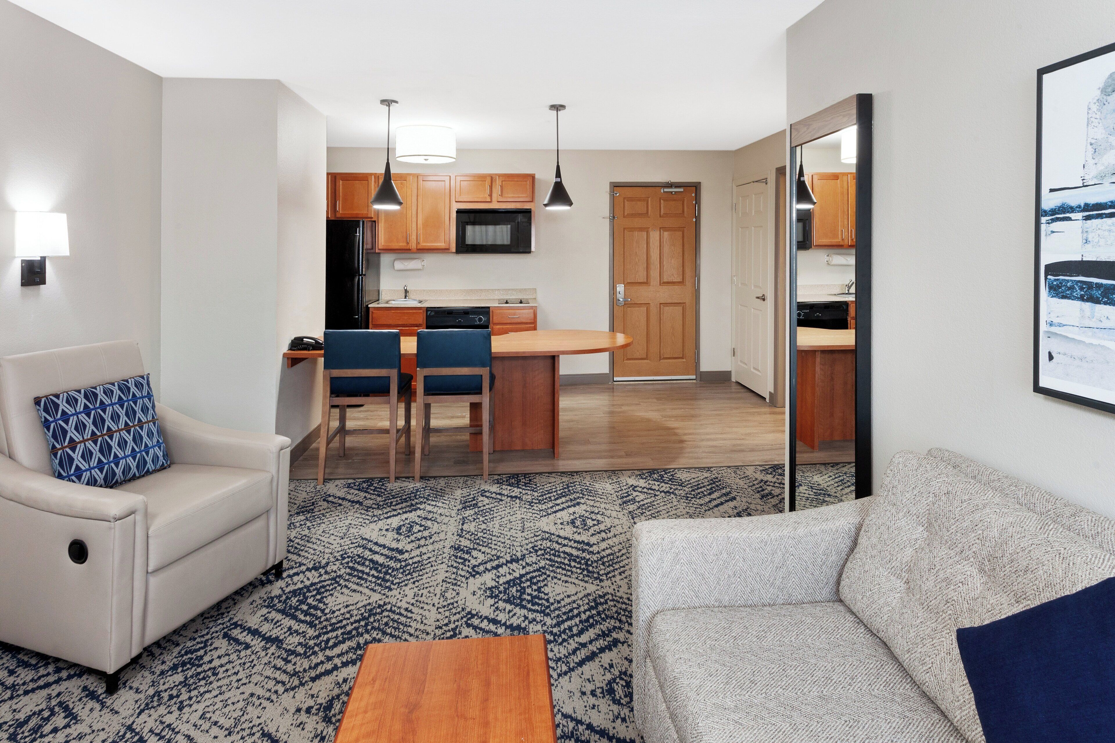 Caja fuerte, escritorio, tabla de planchar con plancha y wifi gratis