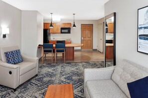 Caja de seguridad en la habitación y escritorio 