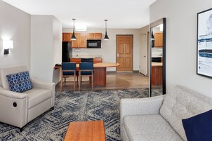 Caja de seguridad en la habitación y escritorio 