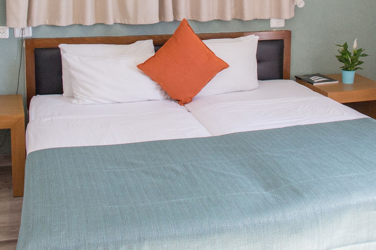 Superior Room, Sea View | Living room | LED TV