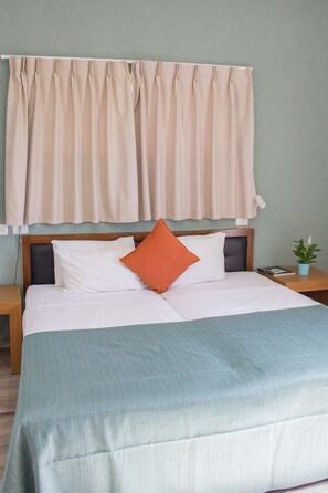 Superior Room, Sea View | Living room | LED TV - Golden Beach Hotel Tel Aviv (Tel Aviv)