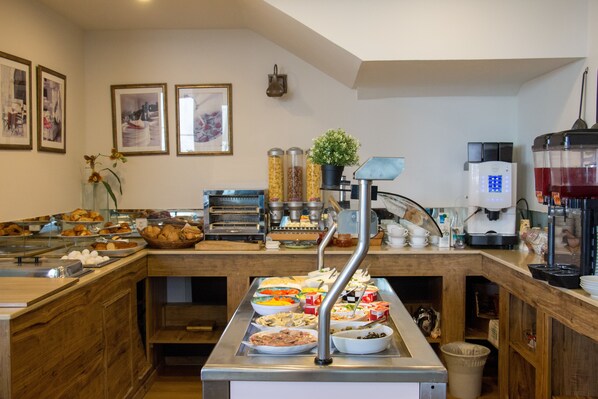 Petit déjeuner continental (40 ILS par personne)