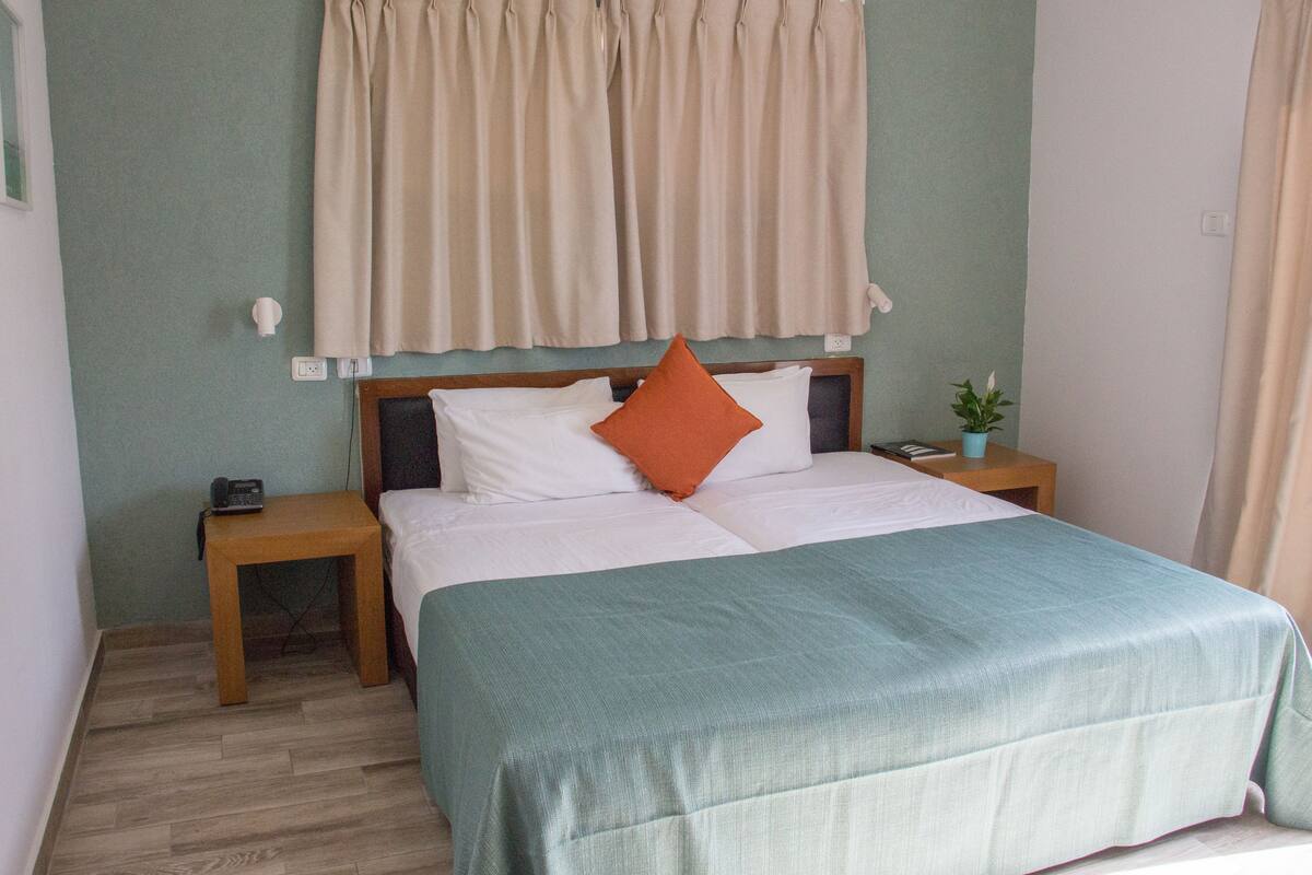 Superior Room, City View | Living room | LED TV
