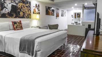 Habitación, 1 cama de matrimonio grande | Decoración individual, escritorio, cortinas opacas