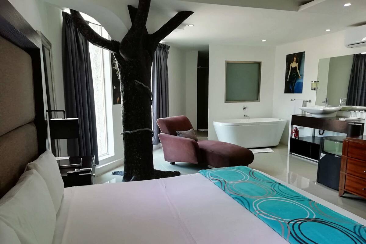 Design Room | Desk, blackout drapes, iron/ironing board (on request), WiFi (free)