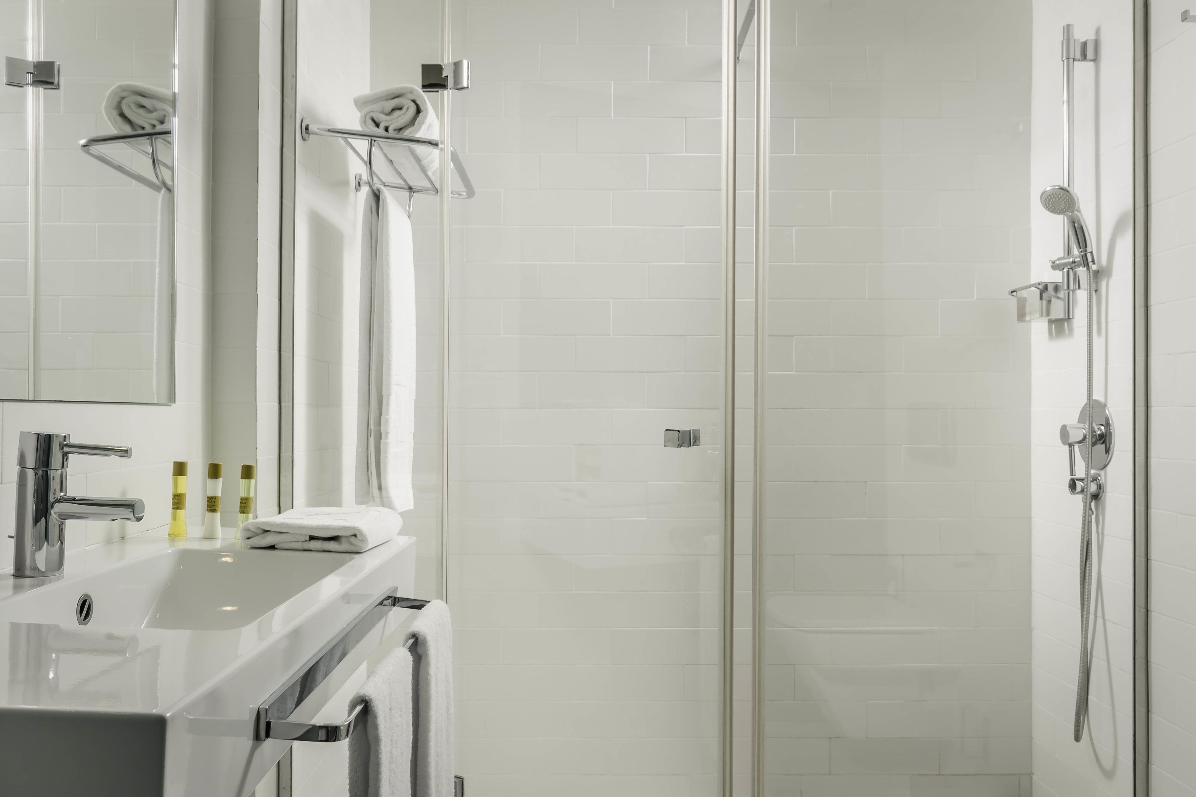 standard double or twin room | bathroom | eco-friendly toiletries, hair dryer, towels