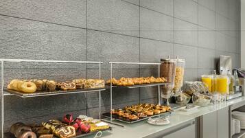 Dagelijks ontbijtbuffet (EUR 12.50 per persoon)