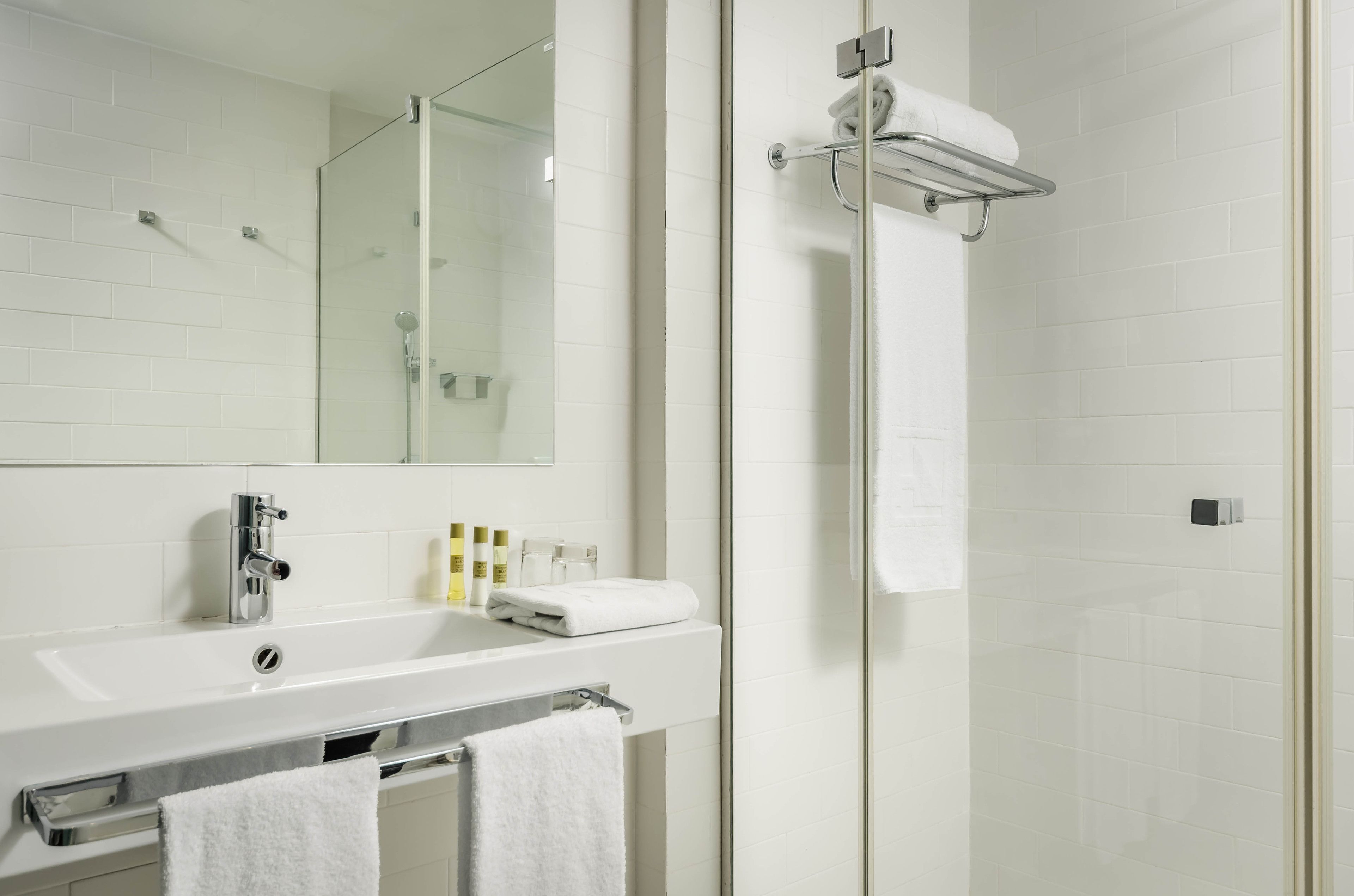 single room | bathroom | eco-friendly toiletries, hair dryer, towels