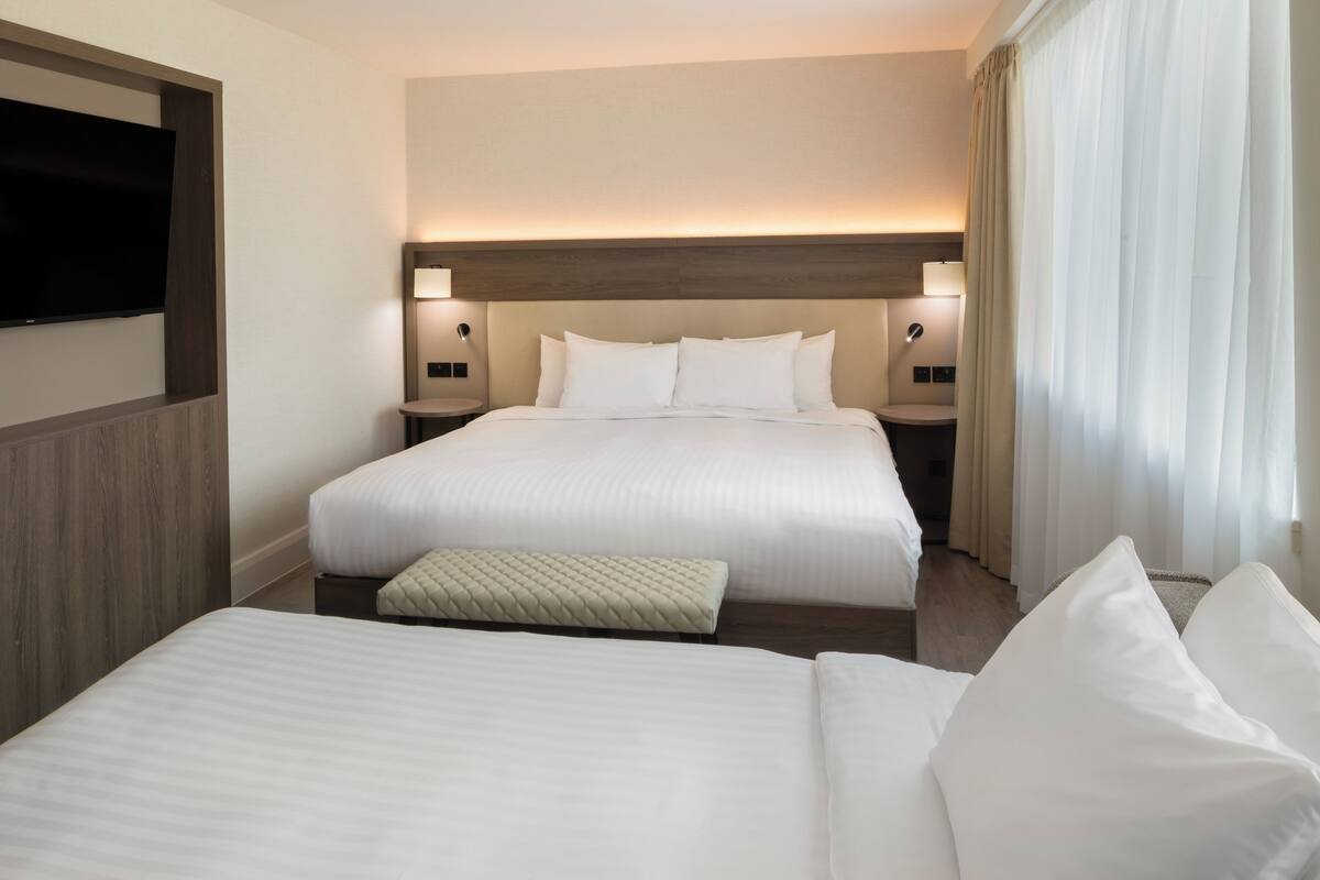 Family Room (The Family) | In-room safe, desk, iron/ironing board, free cribs/infant beds